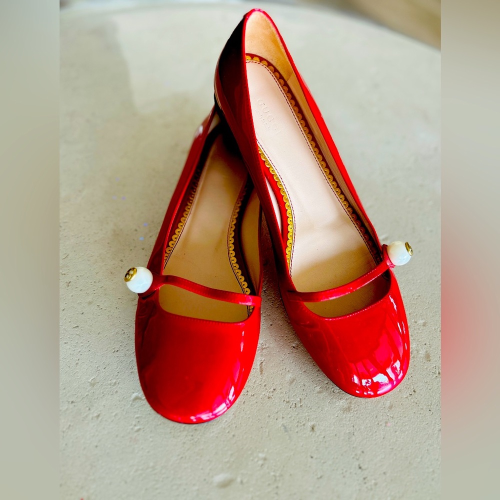 GUCCI Flats size 9 women